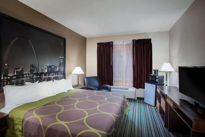 1 King Bed (1 of 12)