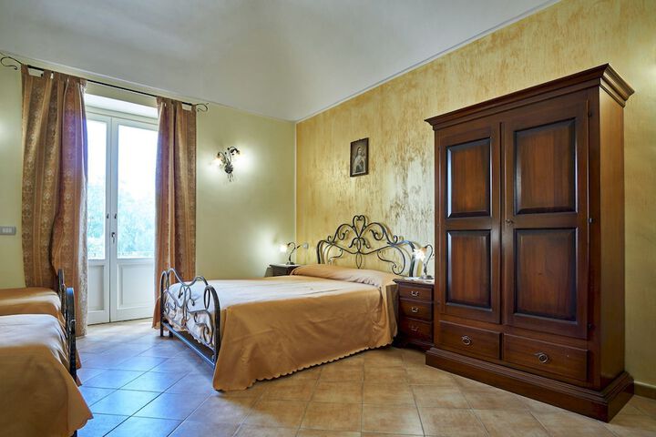 Room 6 of 91