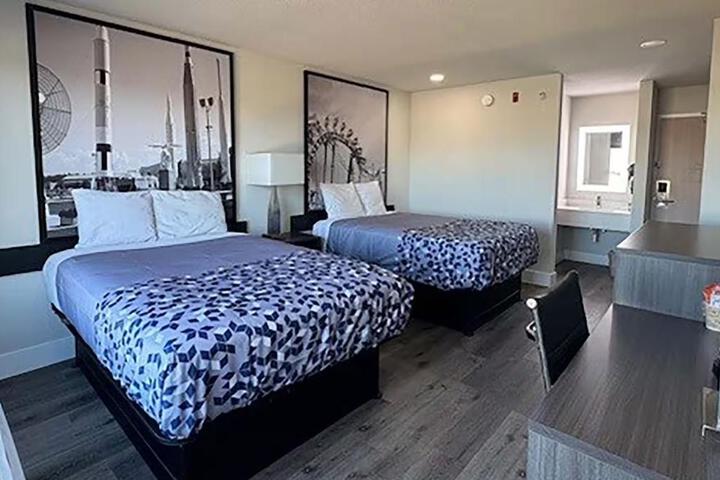 1 King Bed (5 of 6)