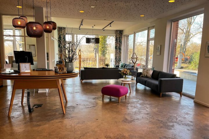 Entrance & Lobby