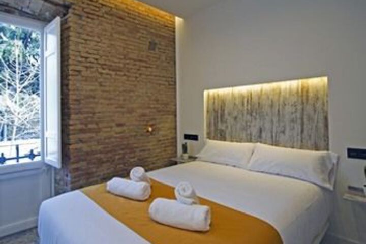 Room 4 of 16