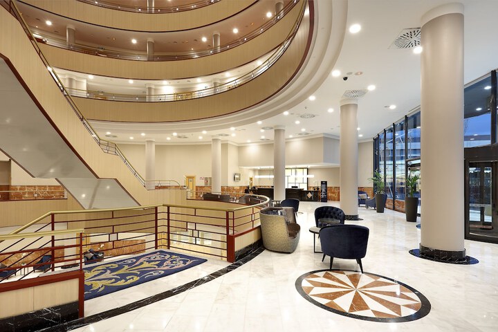 Entrance & Lobby
