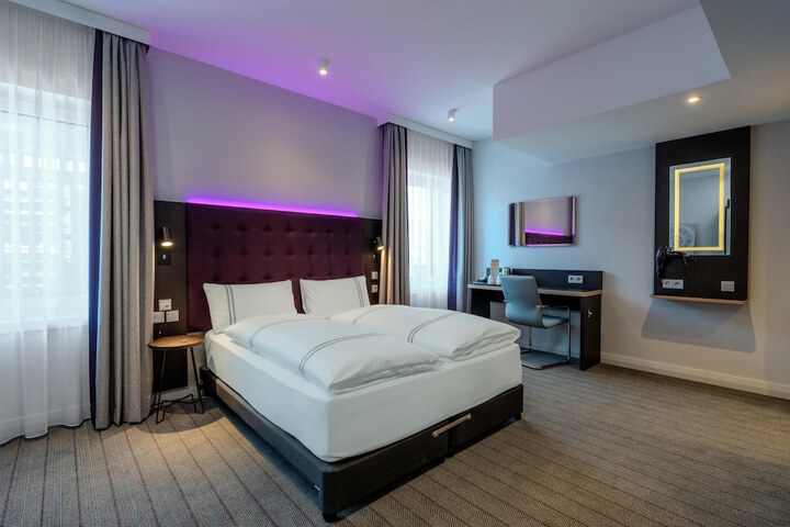 Room 44 of 79