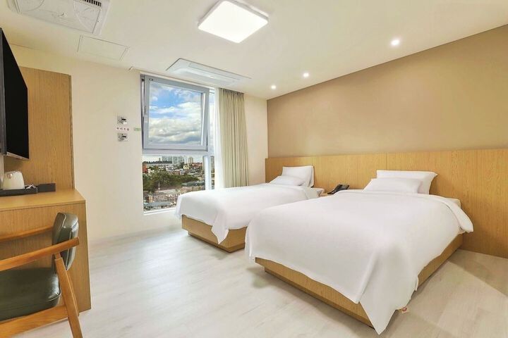 Room 34 of 76