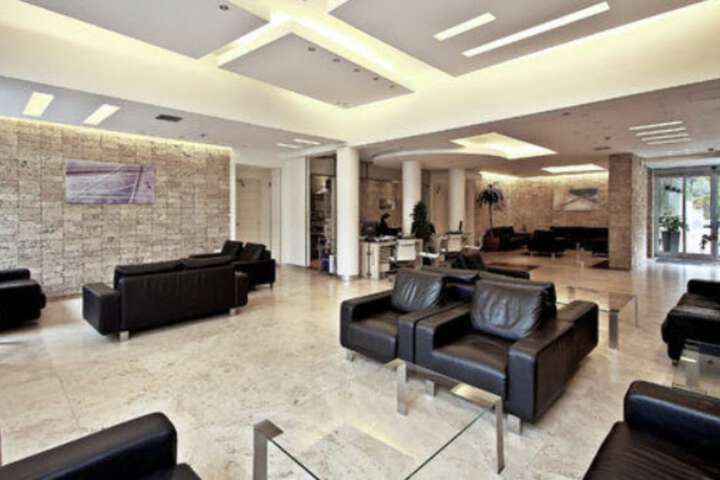 Guest Lobby