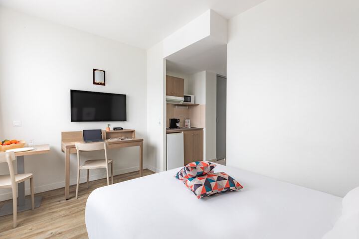 Room 6 of 25