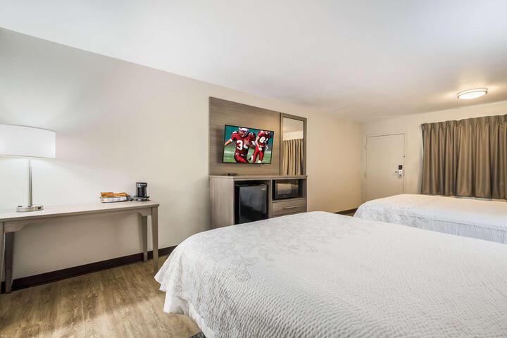 2 Queen Beds (3 of 12)