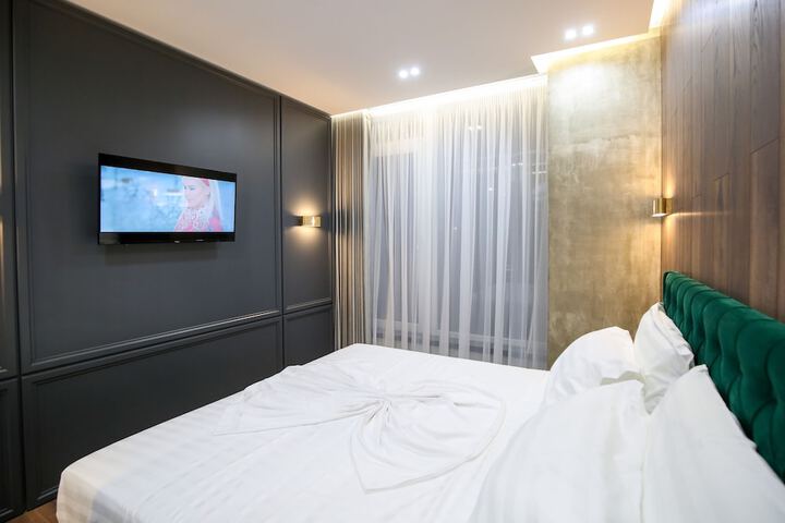 Room 14 of 33