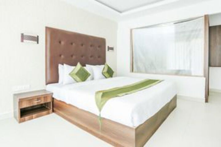 Room 16 of 34