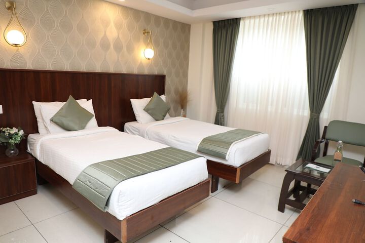 Room 4 of 34