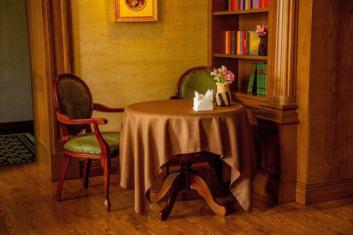Dining 44 of 56