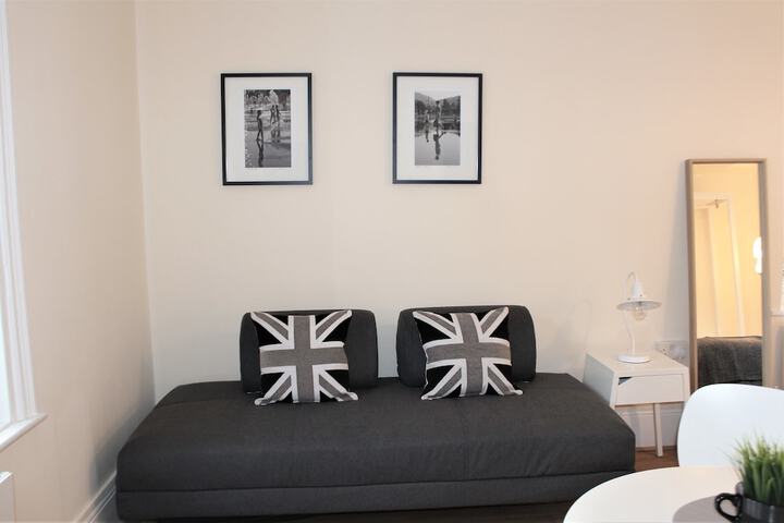 Room 4 of 48