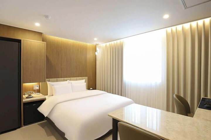 Room 2 of 109
