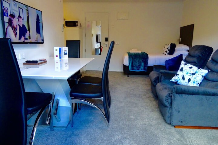 Room 19 of 38