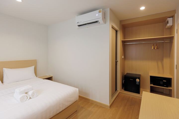 Room 27 of 53