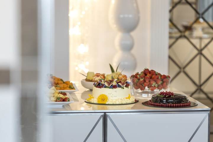 Dining 100 of 145