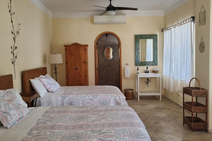 Room 10 of 99