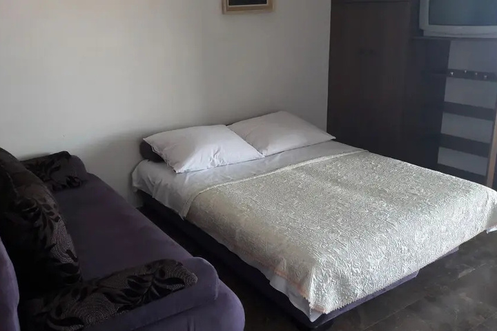 Room 6 of 7
