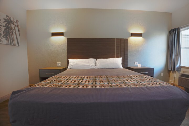 1 King Bed with Kitchenette (48 of 68)