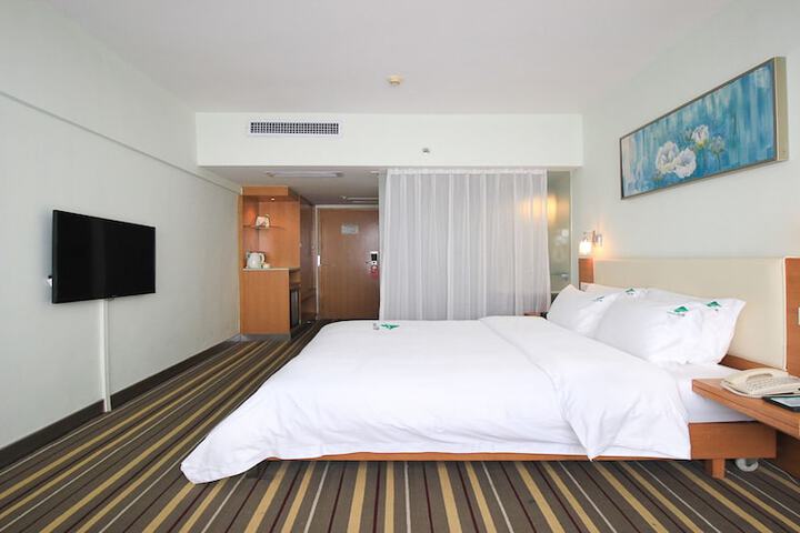 Room 5 of 41