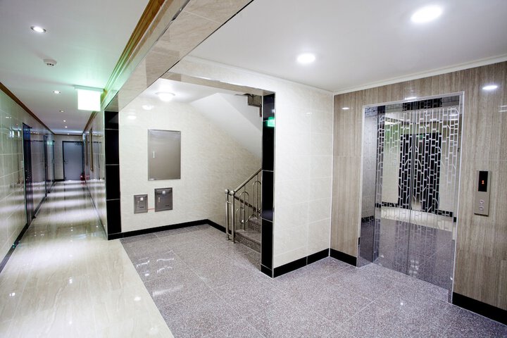 Ballroom/Hall 29 of 33
