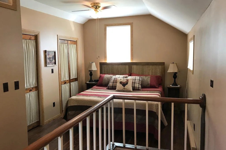 Room 4 of 12