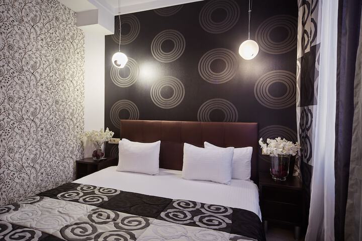 Room 5 of 73