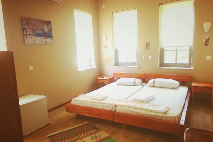 Room 9 of 14