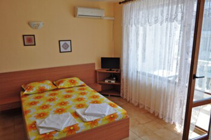 Room 16 of 33