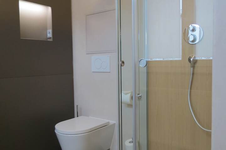 Room 51 of 82
