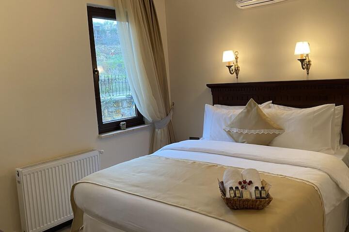 Room 12 of 50