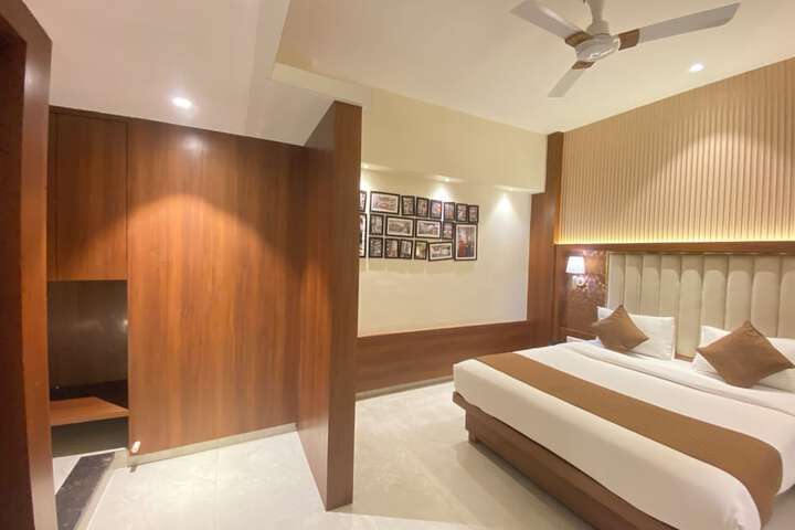 Room 15 of 30