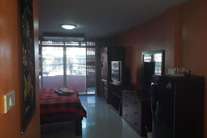 Room 11 of 11