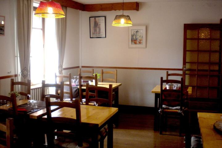 Dining 11 of 24