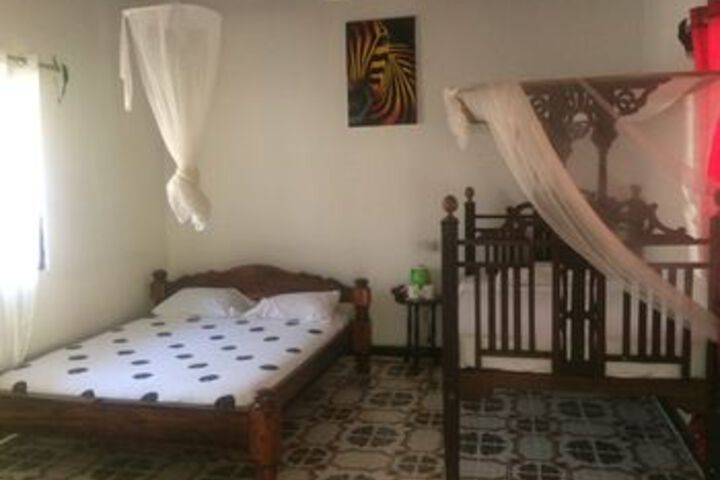 Room 13 of 23