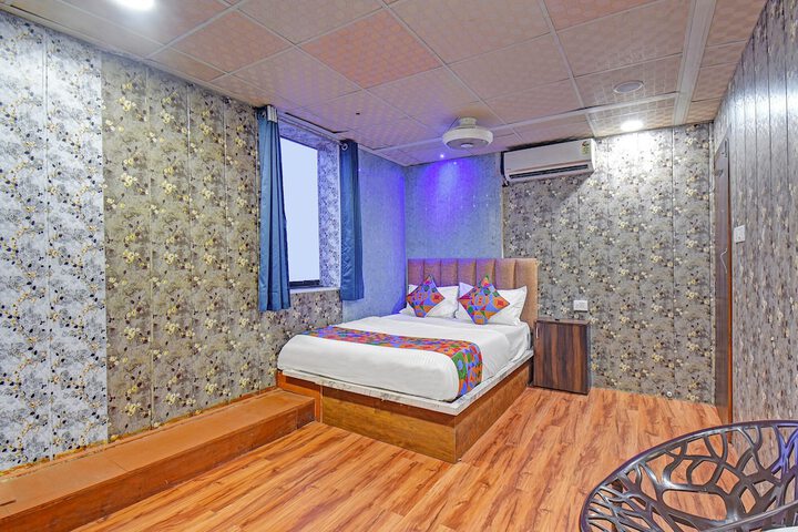Room 11 of 26