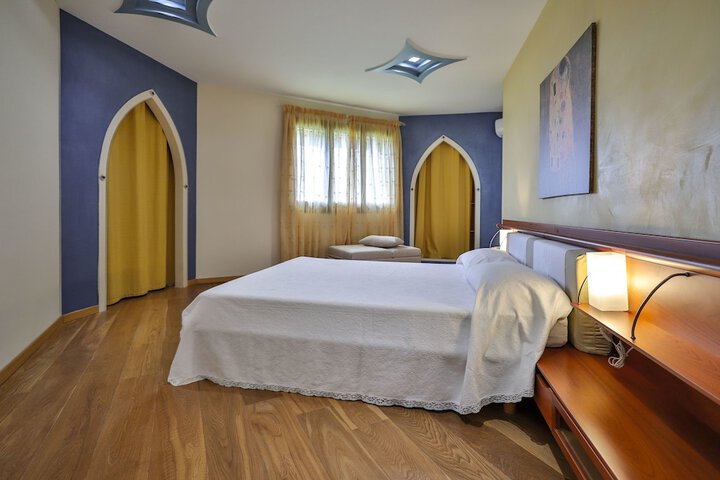 Room 2 of 24