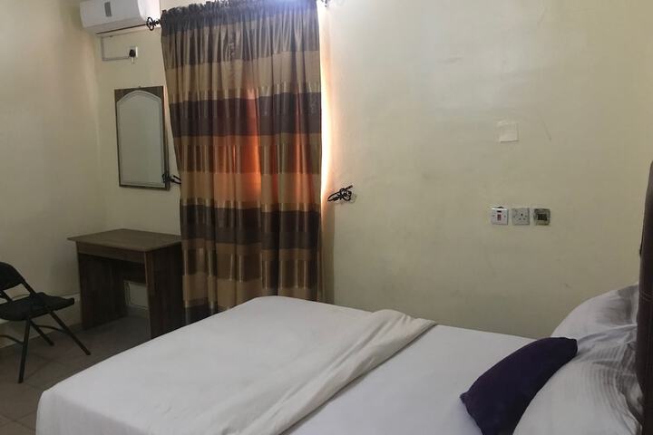 Room 10 of 30