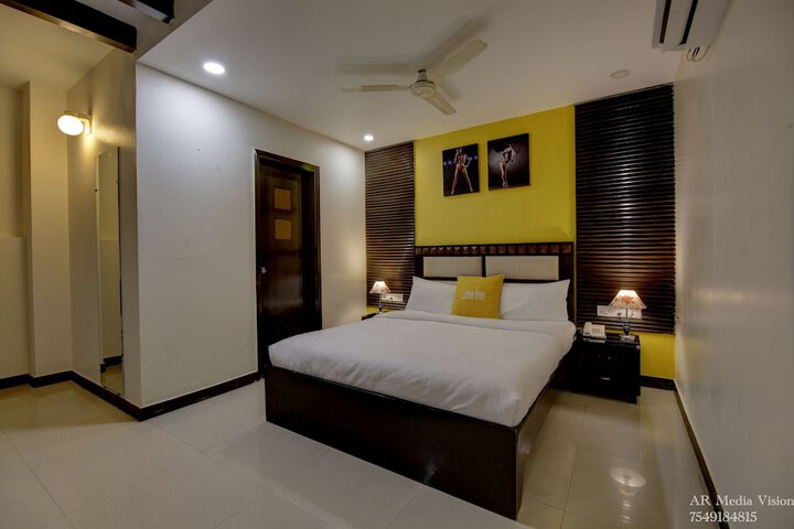 Room 5 of 12