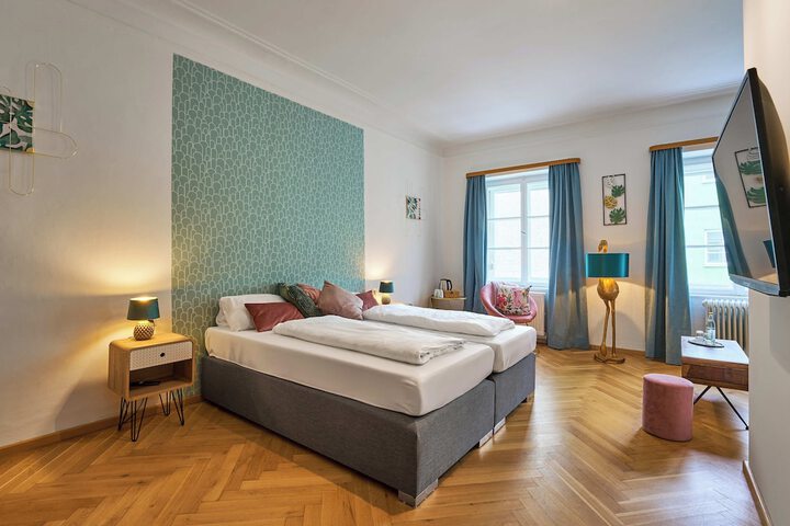 Room 6 of 33