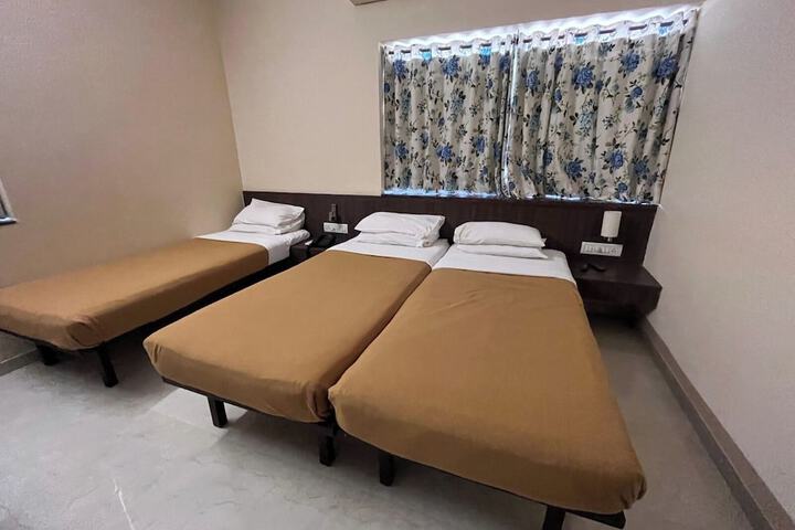 Room 2 of 16