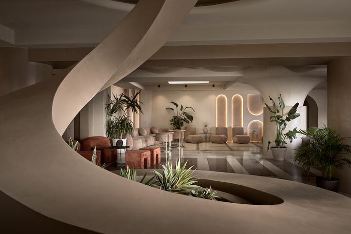 Lounge 192 of 212