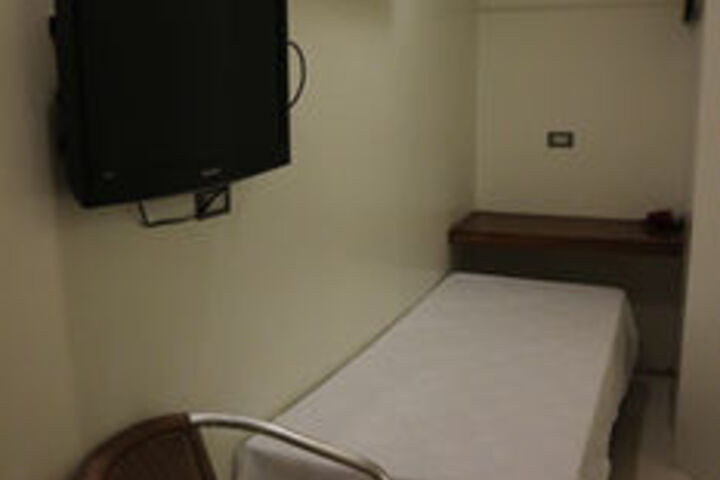 Room 19 of 38