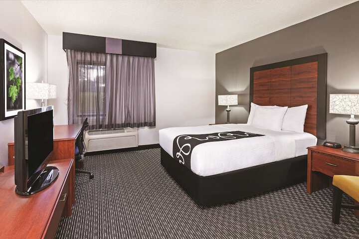 2 Double Beds (4 of 8)
