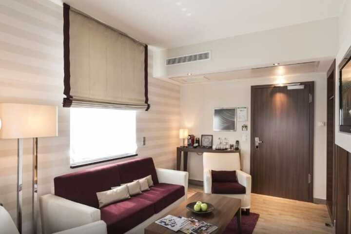 Room 17 of 37