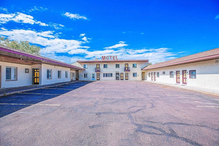 Love Hotels Silver Street by OYO at Hurley WI in Hurley, WI