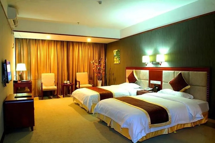 Room 7 of 8