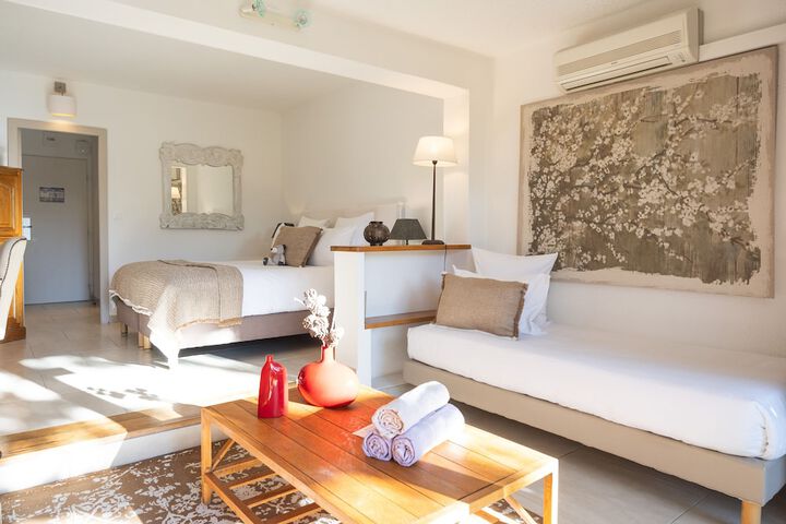 Room 40 of 72