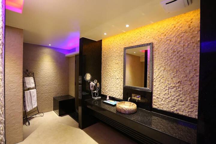 Room 43 of 70