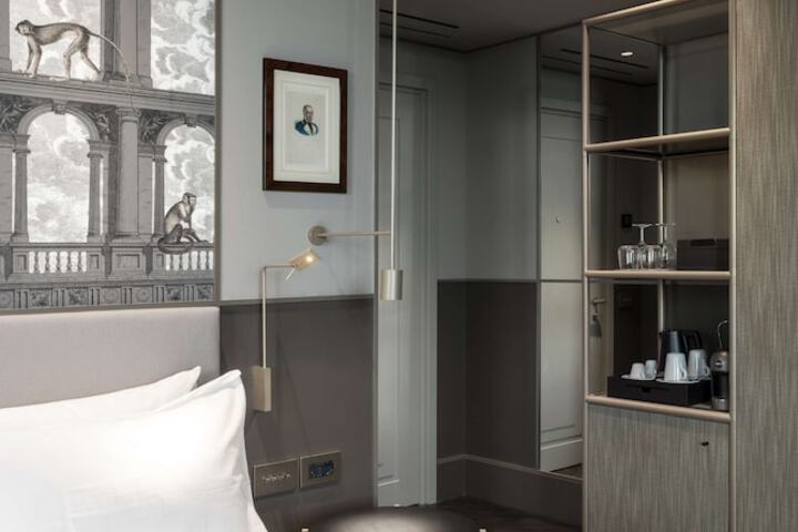 Room 28 of 151